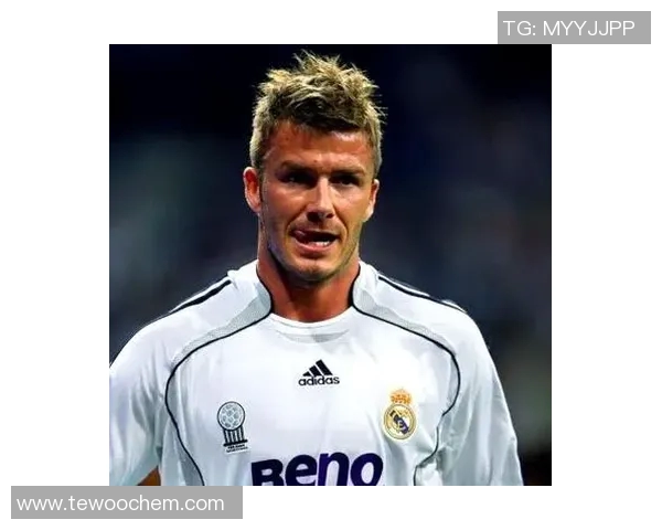 头发尖尖的足球明星如何在绿茵场上展现独特魅力与风采